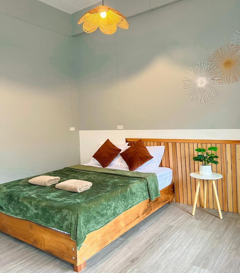 Private Room With Share Bathroom At Little Wild House Khaosok Khao Sok National Park ภายนอก รูปภาพ