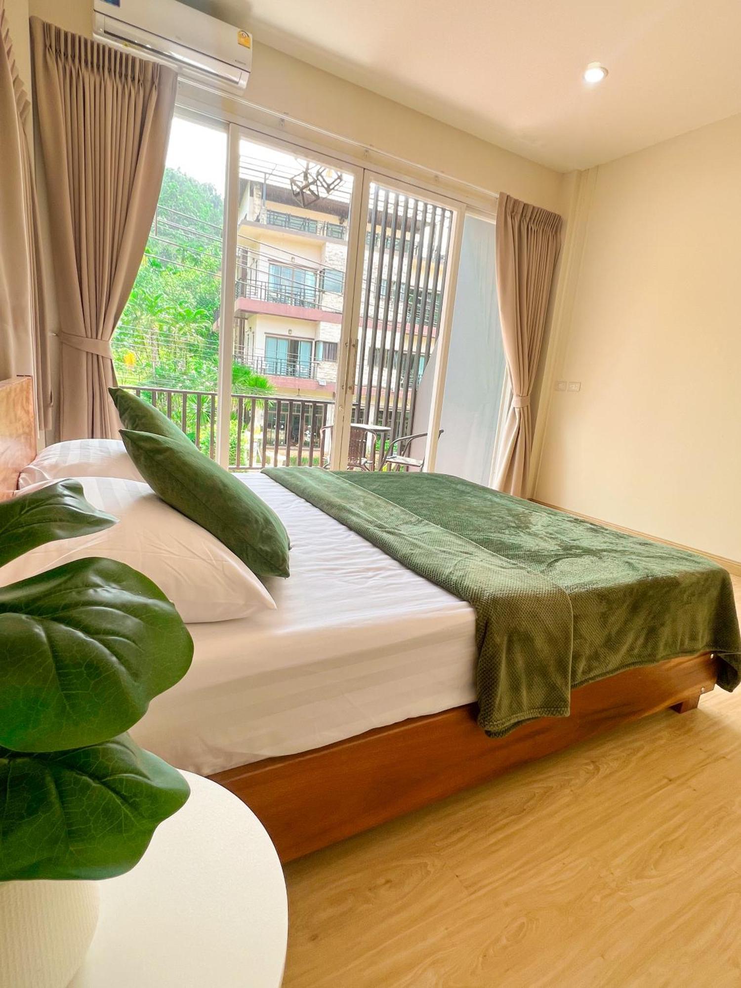 Private Room With Share Bathroom At Little Wild House Khaosok Khao Sok National Park ภายนอก รูปภาพ